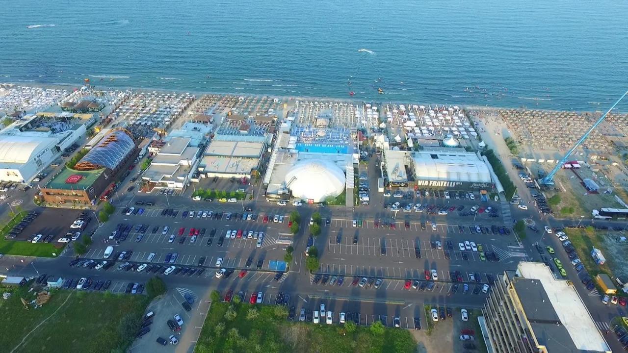 Appartement Aqua Vista Fratelli - Vedere Top La Mare Si Lac - Summerland à Mamaia Extérieur photo